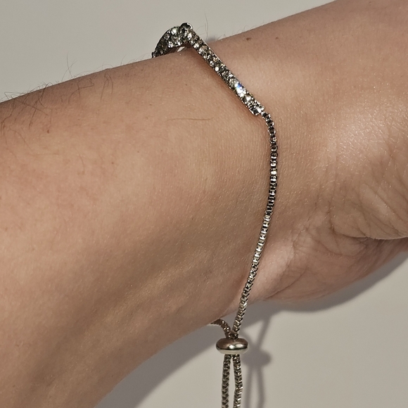 Dainty Bow Rhinestone Adjustable Silver Fadhion Bracelet - Picture 7 of 7